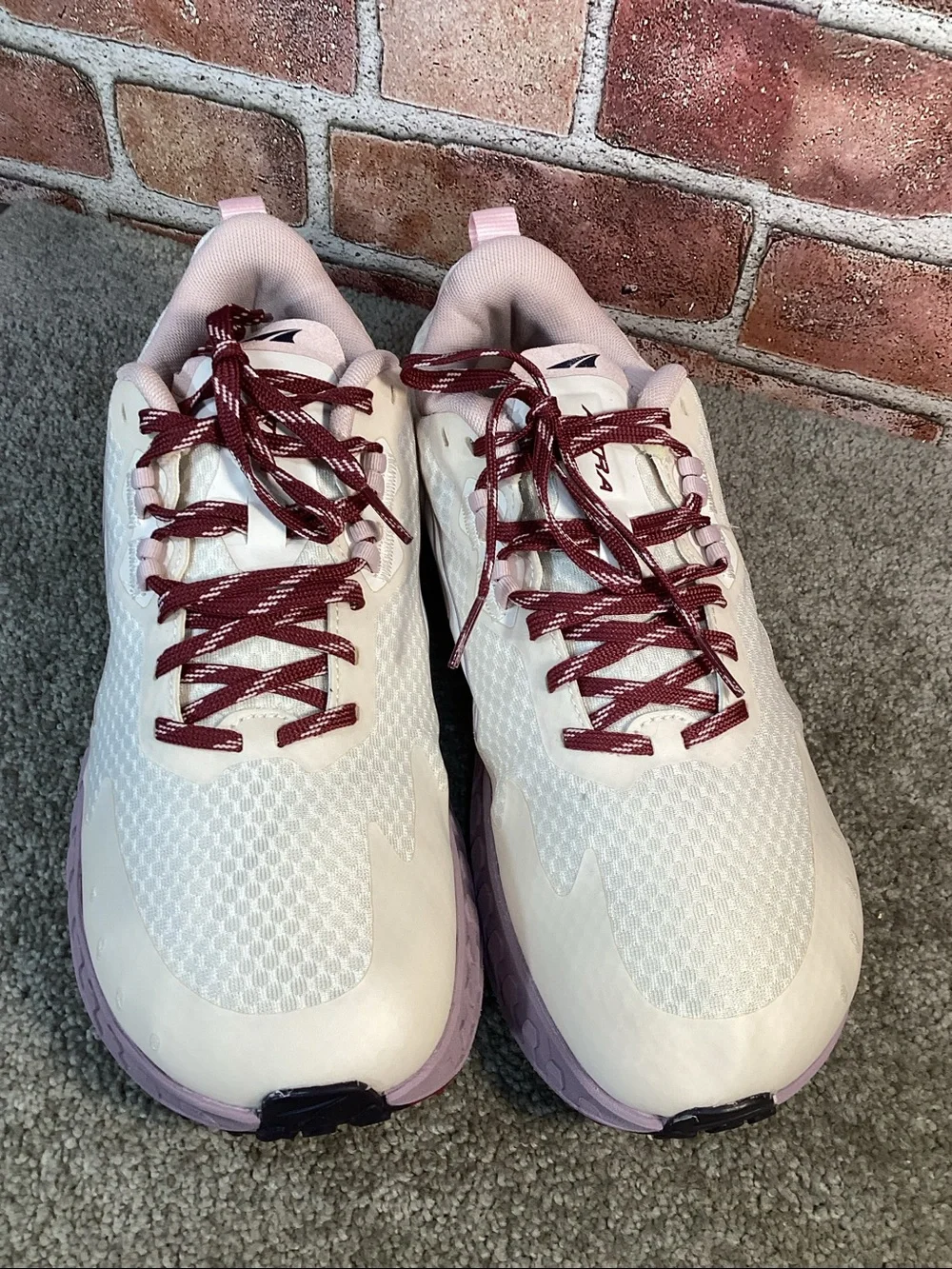 Altra Outroad women’s road to trail running shoes size 11